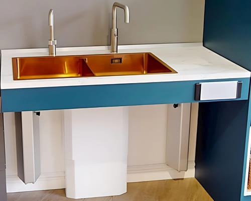 Independent-4-Life-Showroom-Manulift-with-Gas-Strut-Legs-and-Sink-with-taps