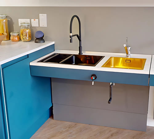 Independent-4-Lifes-Showroom-Manulift-with-Sinks-and-Taps