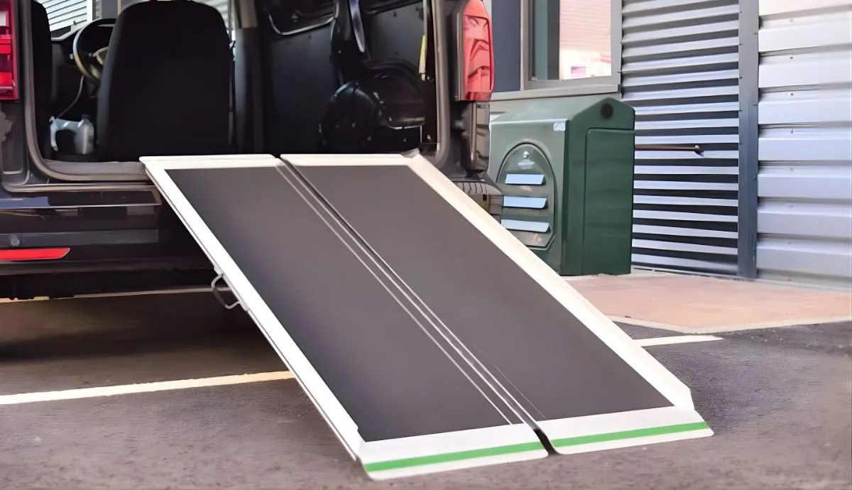 Aerolight full width folding portable wheelchair ramp