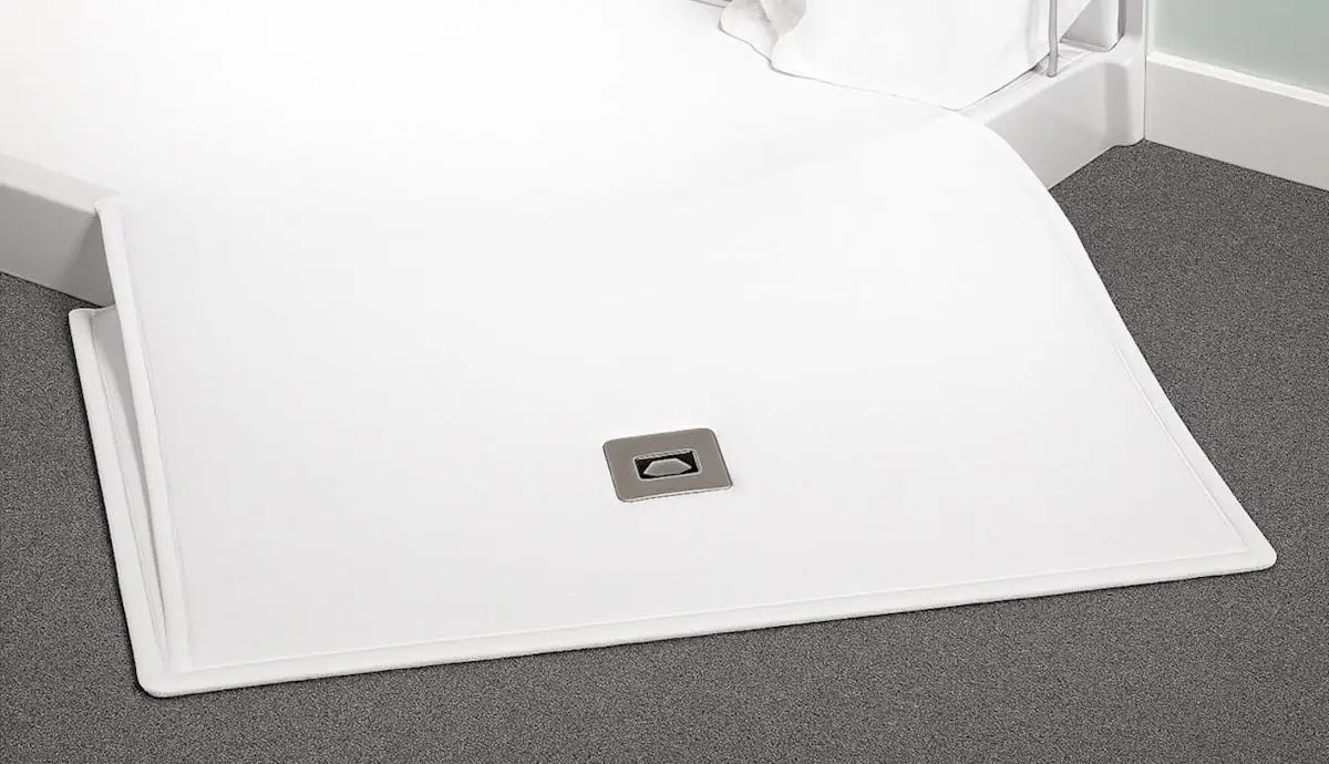 Accessible shower tray with removable ramp for wheeled access
