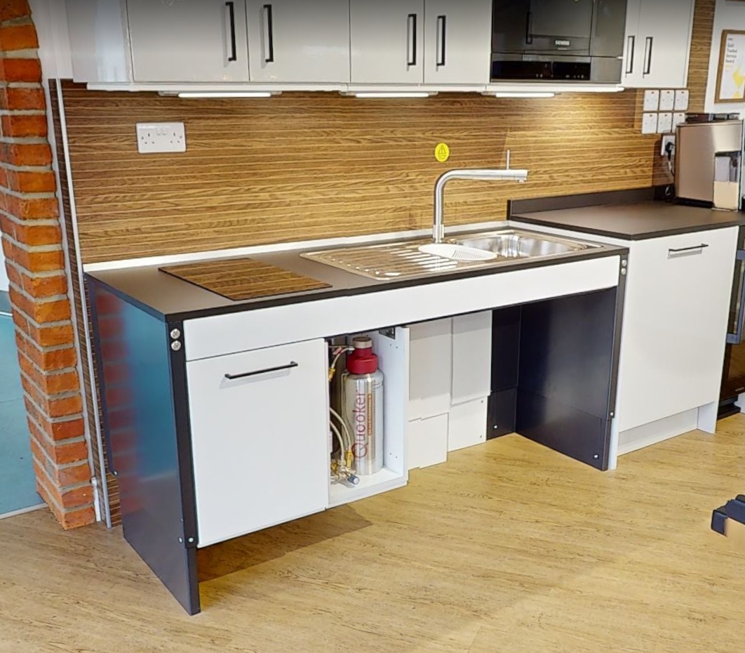 Height-adjustable side worktop