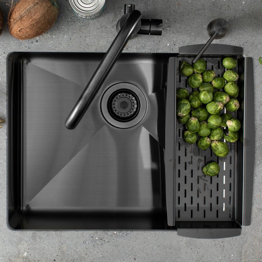 Height-adjustable kitchen islands, another key element in an adapted kitchen