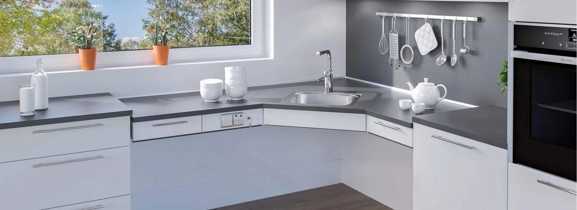 Height adjustable worktop module used in a healthcare environment