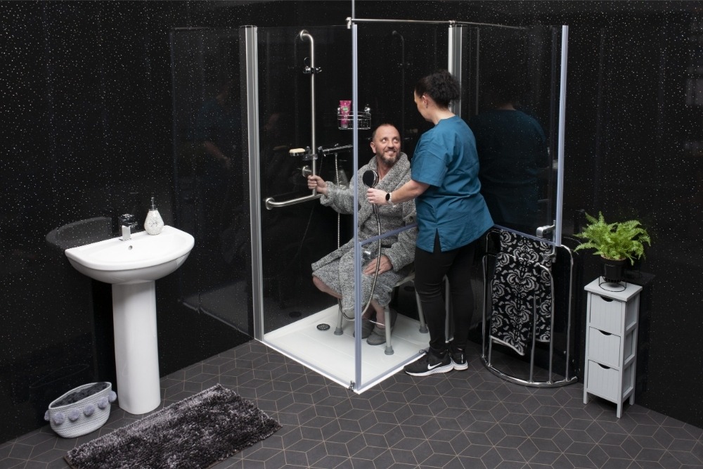 Accessible shower with elegant glass split-level shower doors