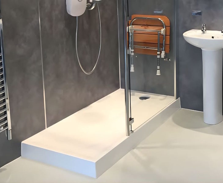 Raised step-in shower tray with a built-in gravity waste