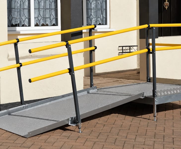 Welcome modular wheelchair ramp system with platform and handrails